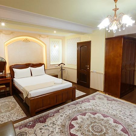 Salut Hotel Almaty Exterior photo