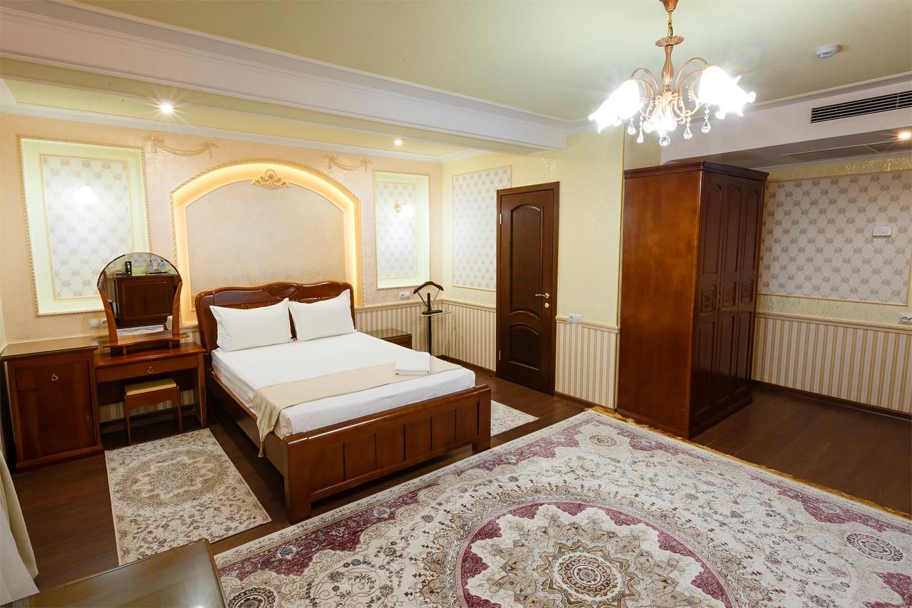 Salut Hotel Almaty Exterior photo