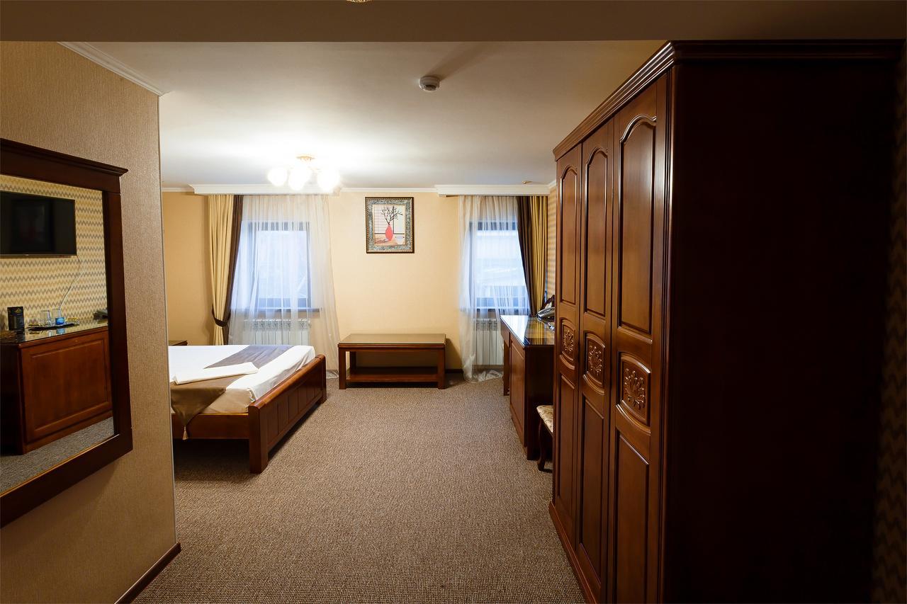 Salut Hotel Almaty Exterior photo