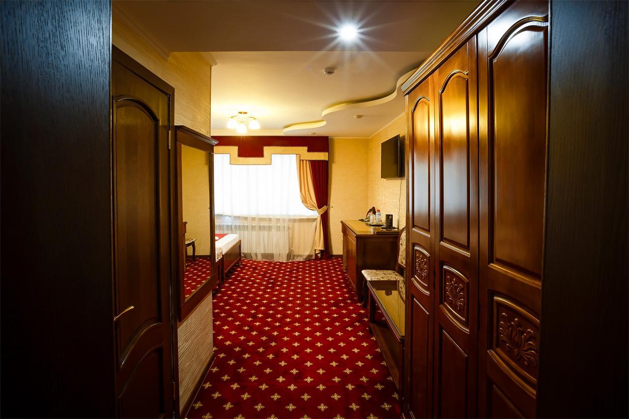 Salut Hotel Almaty Exterior photo