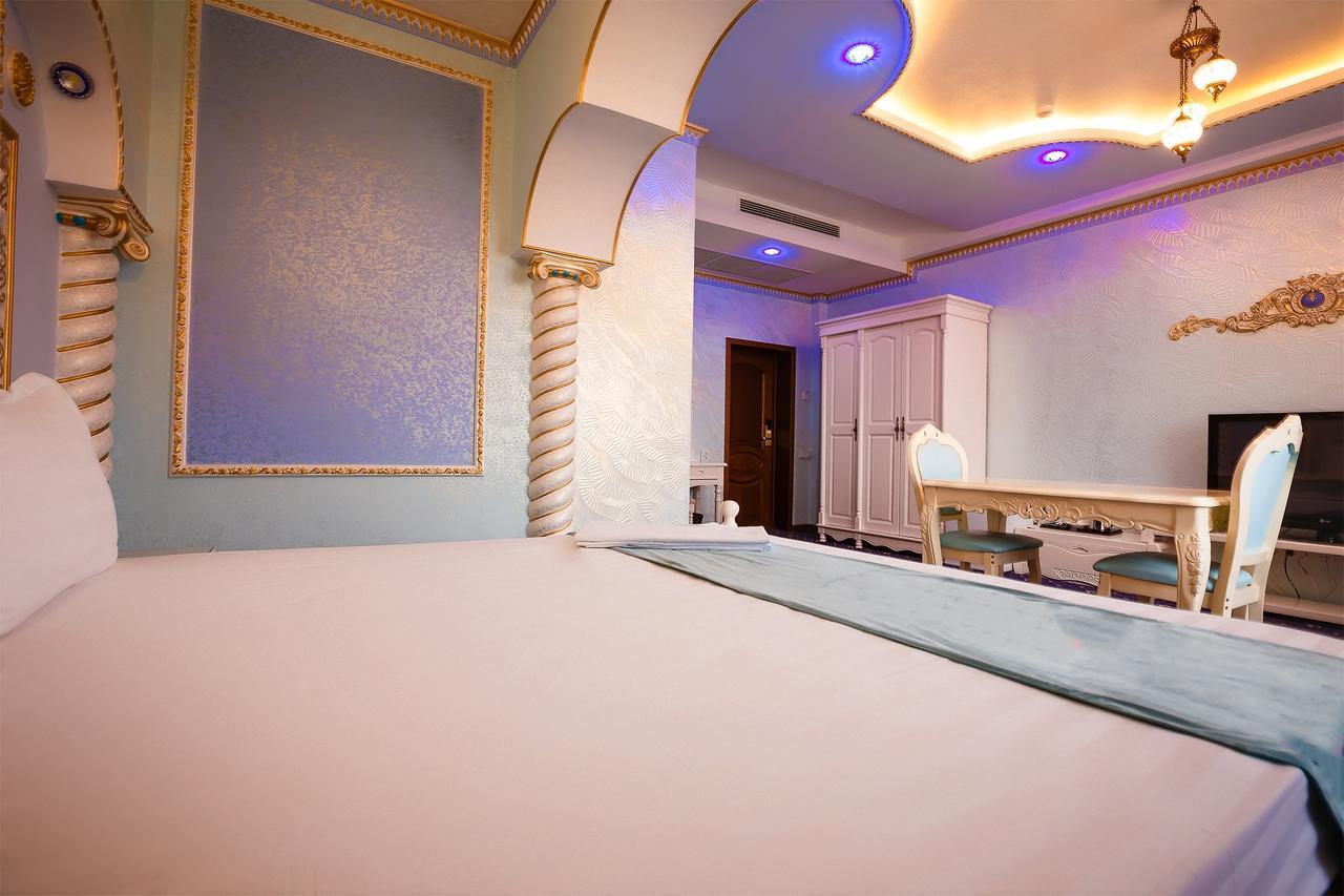 Salut Hotel Almaty Exterior photo